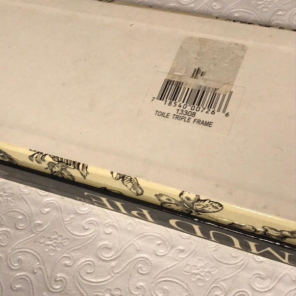 Mud Pie toile triple picture frame nib - Picture 5 of 7